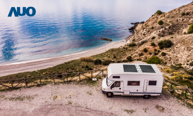 「可撓輕量化太陽光電板SunCurva」使用輕量特殊耐候型複合板取代傳統太陽能板的玻璃前板，不僅降低70%重量，每米平方僅3Kg；具有抗衝擊性能及通過電磁相容性測試，可應用於交通運輸工具，如露營車、遊艇等